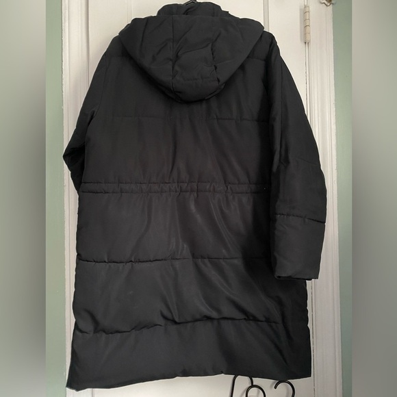 Everlane Black Essential Puffer Jacket
Size Medium - Picture 5 of 12